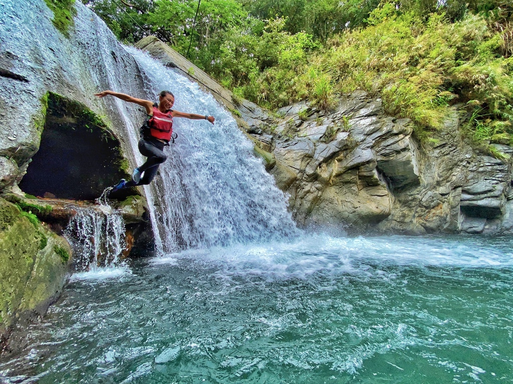 南投野溪溫泉-馬海濮野溪溫泉,超美的彩壁峽谷跟岩窟溫泉秘境 南投野溪溫泉-馬海濮野溪溫泉,超美的彩壁峽谷跟岩窟溫泉秘境