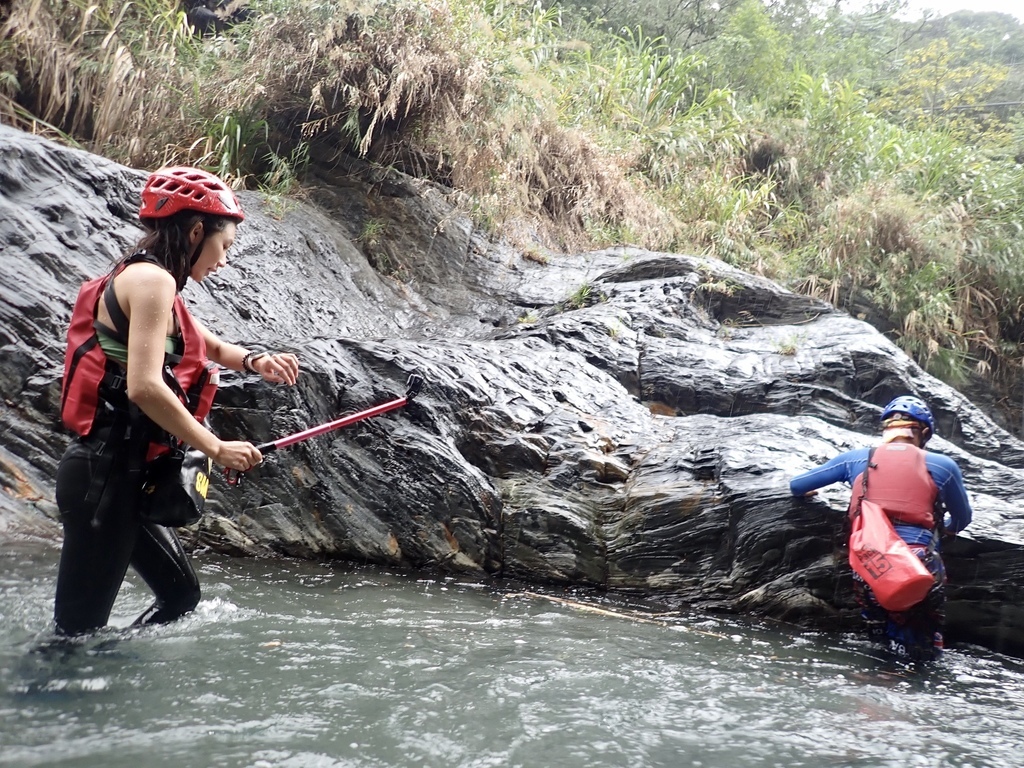 南投野溪溫泉-馬海濮野溪溫泉,超美的彩壁峽谷跟岩窟溫泉秘境 南投野溪溫泉-馬海濮野溪溫泉,超美的彩壁峽谷跟岩窟溫泉秘境