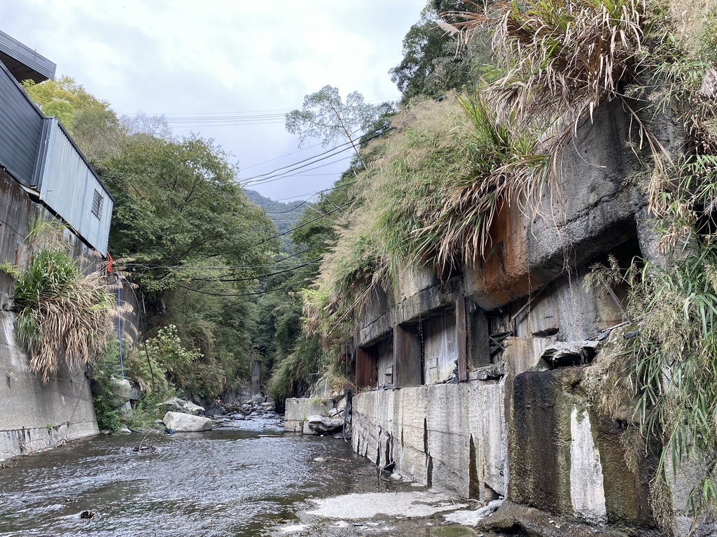 南投野溪溫泉-馬海濮野溪溫泉,超美的彩壁峽谷跟岩窟溫泉秘境 南投野溪溫泉-馬海濮野溪溫泉,超美的彩壁峽谷跟岩窟溫泉秘境