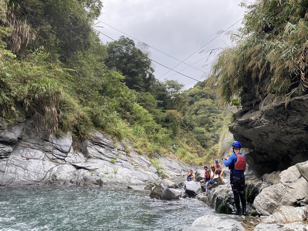 南投野溪溫泉-馬海濮野溪溫泉,超美的彩壁峽谷跟岩窟溫泉秘境 南投野溪溫泉-馬海濮野溪溫泉,超美的彩壁峽谷跟岩窟溫泉秘境