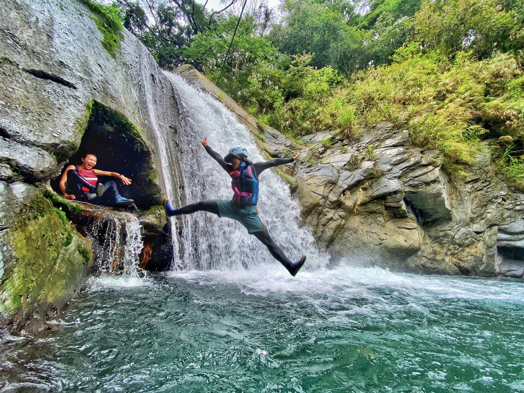 南投野溪溫泉-馬海濮野溪溫泉,超美的彩壁峽谷跟岩窟溫泉秘境 南投野溪溫泉-馬海濮野溪溫泉,超美的彩壁峽谷跟岩窟溫泉秘境