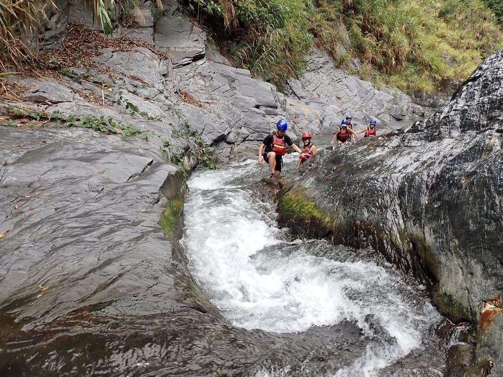 南投野溪溫泉-馬海濮野溪溫泉,超美的彩壁峽谷跟岩窟溫泉秘境 南投野溪溫泉-馬海濮野溪溫泉,超美的彩壁峽谷跟岩窟溫泉秘境