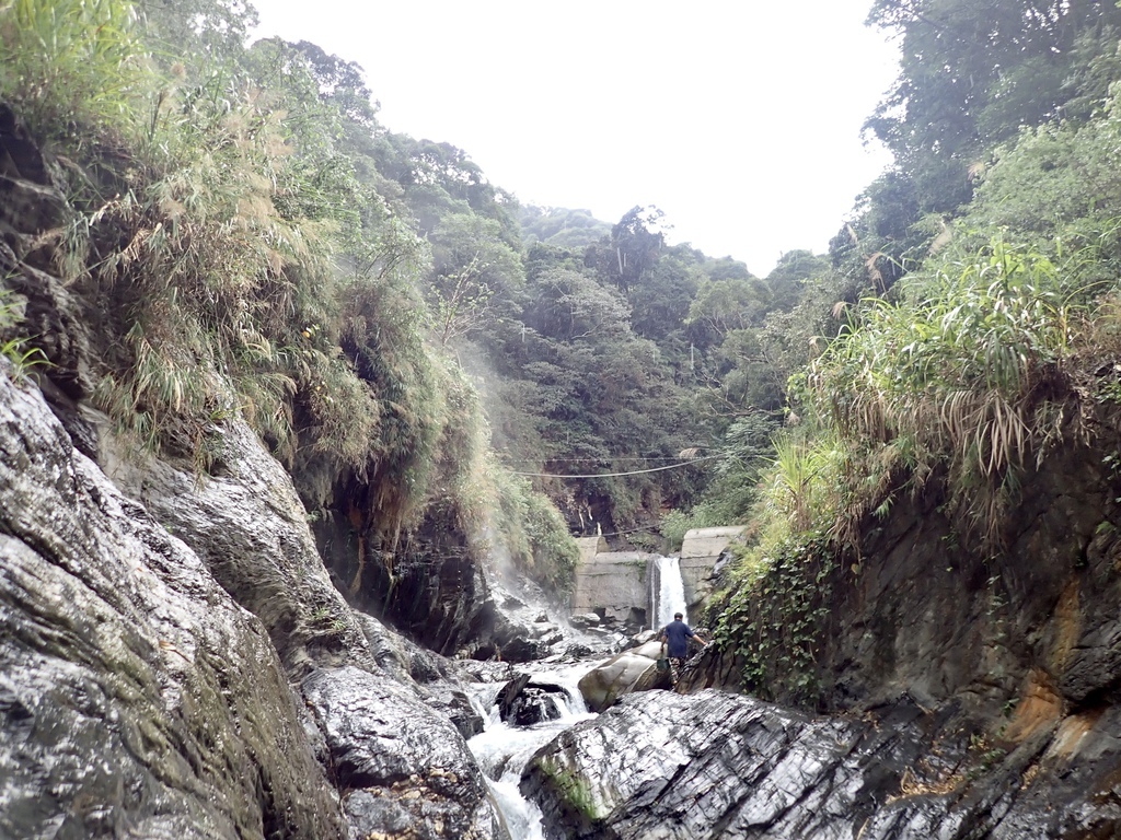 南投野溪溫泉-馬海濮野溪溫泉,超美的彩壁峽谷跟岩窟溫泉秘境 南投野溪溫泉-馬海濮野溪溫泉,超美的彩壁峽谷跟岩窟溫泉秘境
