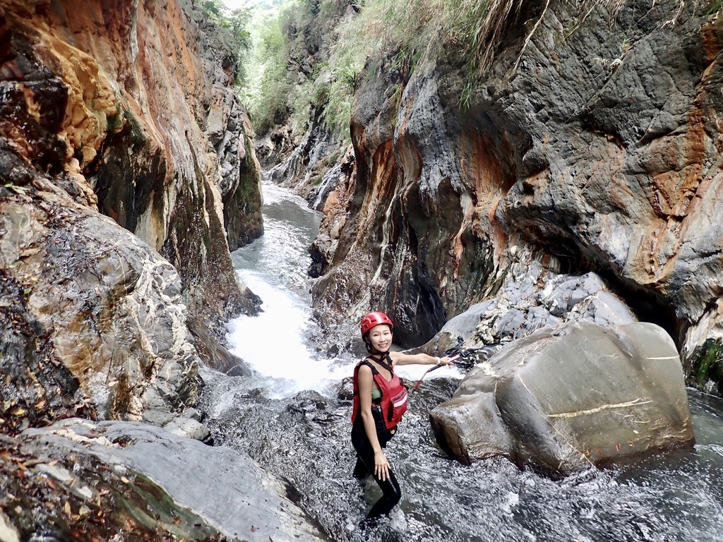 南投野溪溫泉-馬海濮野溪溫泉,超美的彩壁峽谷跟岩窟溫泉秘境 南投野溪溫泉-馬海濮野溪溫泉,超美的彩壁峽谷跟岩窟溫泉秘境