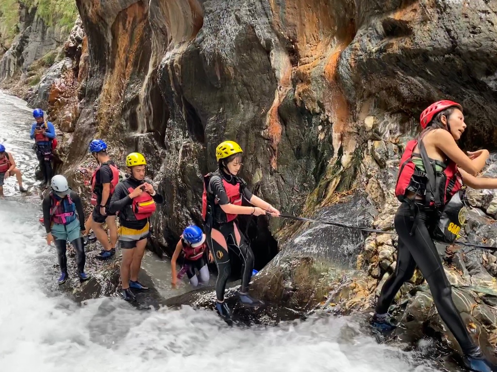 南投野溪溫泉-馬海濮野溪溫泉,超美的彩壁峽谷跟岩窟溫泉秘境 南投野溪溫泉-馬海濮野溪溫泉,超美的彩壁峽谷跟岩窟溫泉秘境