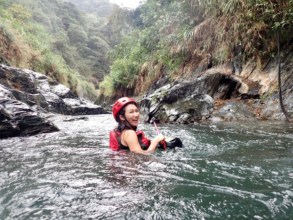 南投野溪溫泉-馬海濮野溪溫泉,超美的彩壁峽谷跟岩窟溫泉秘境 南投野溪溫泉-馬海濮野溪溫泉,超美的彩壁峽谷跟岩窟溫泉秘境