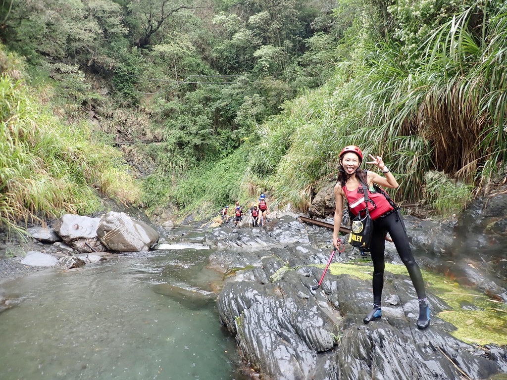 南投野溪溫泉-馬海濮野溪溫泉,超美的彩壁峽谷跟岩窟溫泉秘境 南投野溪溫泉-馬海濮野溪溫泉,超美的彩壁峽谷跟岩窟溫泉秘境