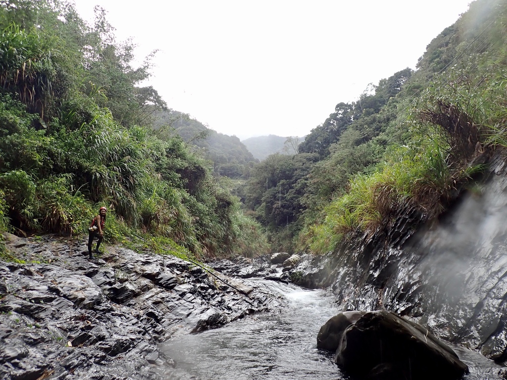 南投野溪溫泉-馬海濮野溪溫泉,超美的彩壁峽谷跟岩窟溫泉秘境 南投野溪溫泉-馬海濮野溪溫泉,超美的彩壁峽谷跟岩窟溫泉秘境