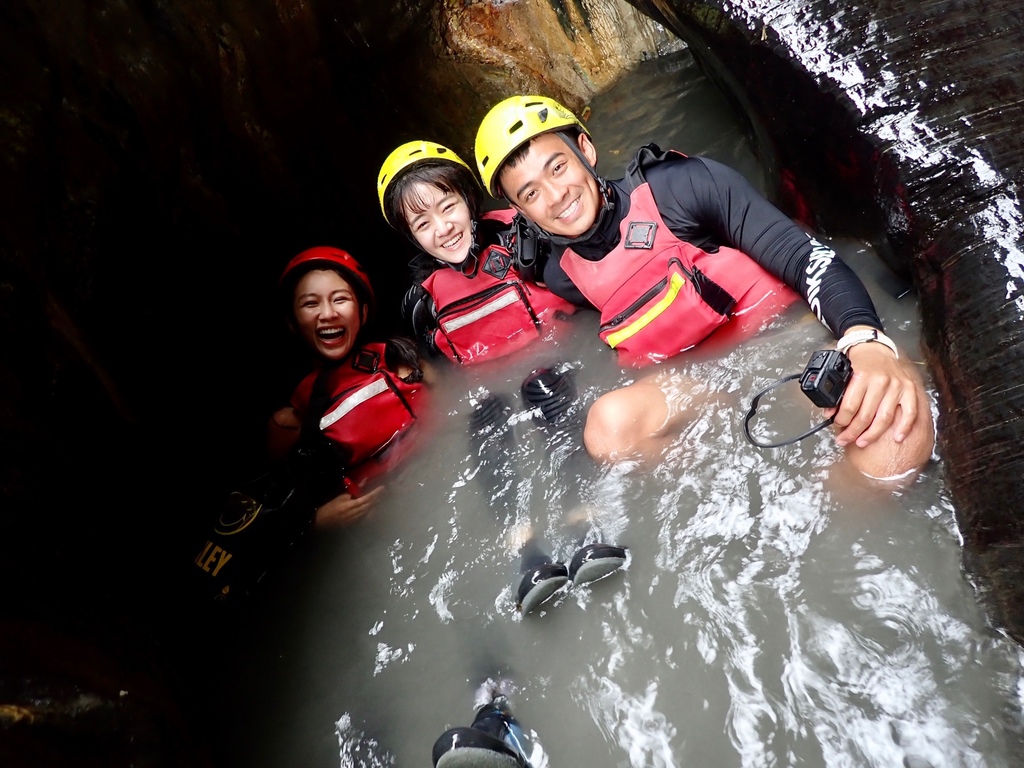 南投野溪溫泉-馬海濮野溪溫泉,超美的彩壁峽谷跟岩窟溫泉秘境 南投野溪溫泉-馬海濮野溪溫泉,超美的彩壁峽谷跟岩窟溫泉秘境
