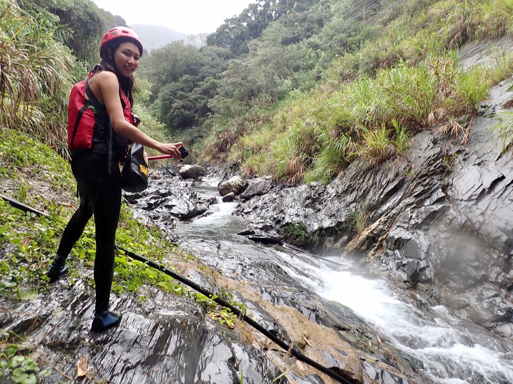 南投野溪溫泉-馬海濮野溪溫泉,超美的彩壁峽谷跟岩窟溫泉秘境 南投野溪溫泉-馬海濮野溪溫泉,超美的彩壁峽谷跟岩窟溫泉秘境