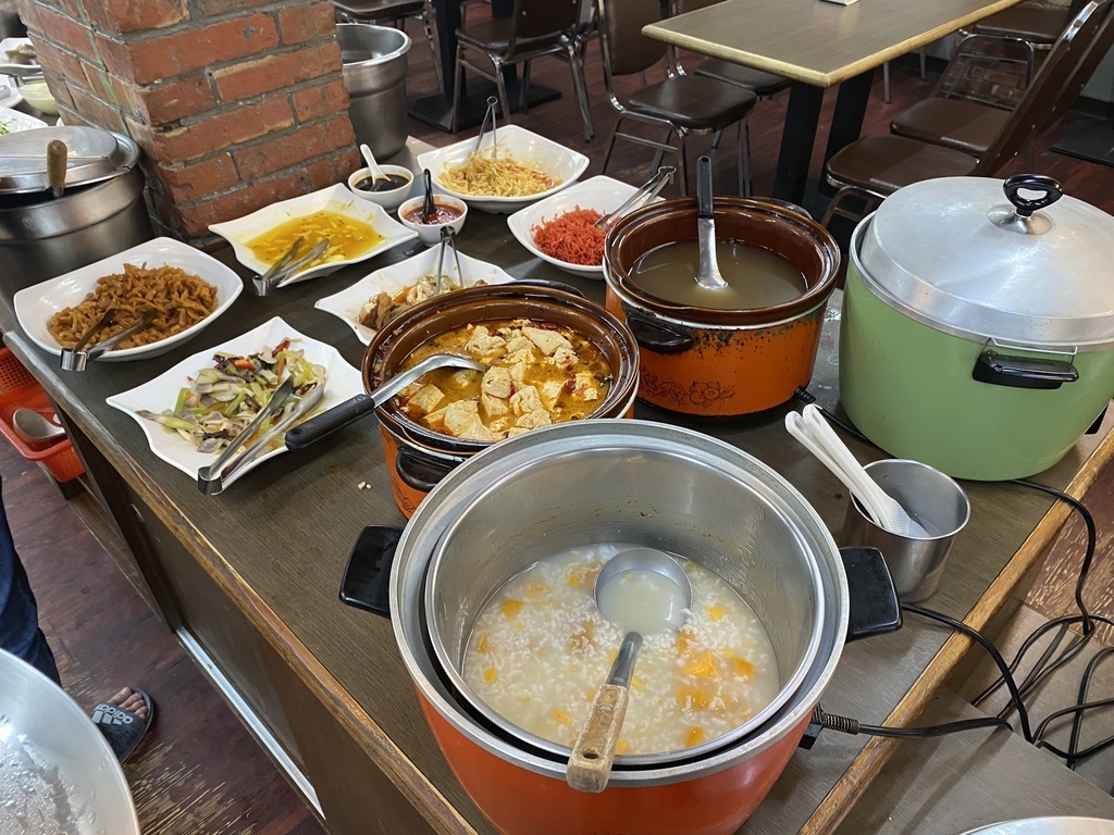 宜蘭羅東素食吃到飽自助餐-心悅齋素食館，只要百元就可以讓你素食吃到飽