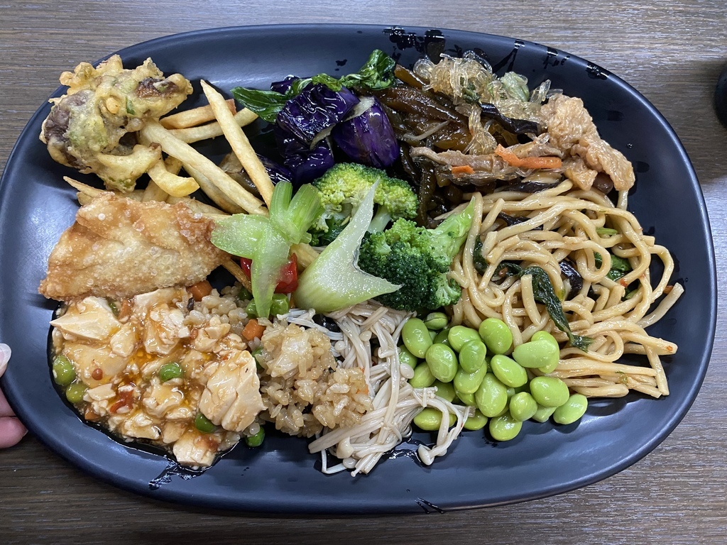 宜蘭羅東素食吃到飽自助餐-心悅齋素食館，只要百元就可以讓你素食吃到飽