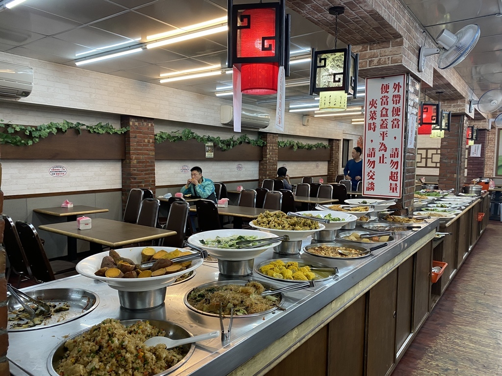 宜蘭羅東素食吃到飽自助餐-心悅齋素食館，只要百元就可以讓你素食吃到飽