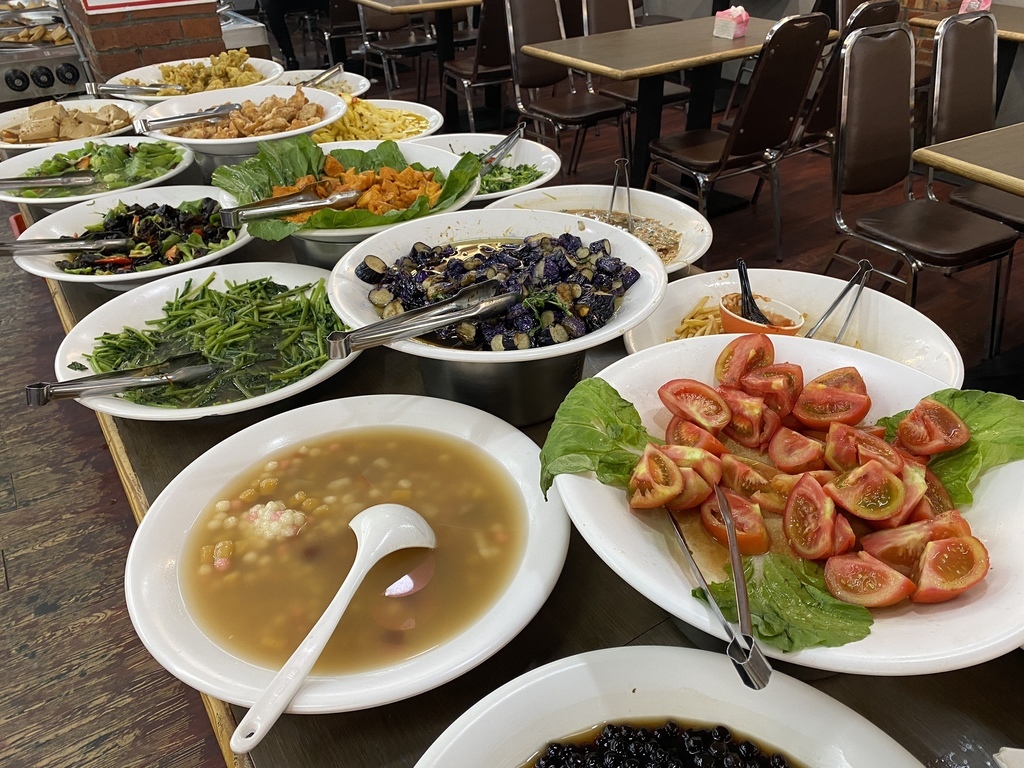 宜蘭羅東素食吃到飽自助餐-心悅齋素食館，只要百元就可以讓你素食吃到飽