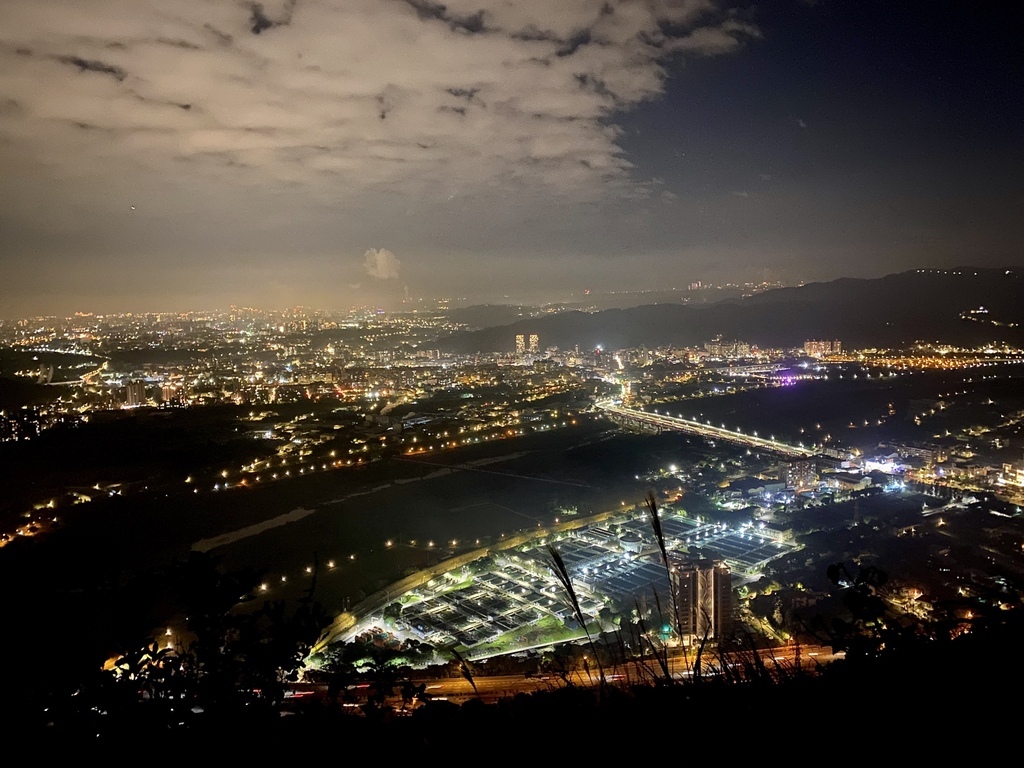 新北夜景推薦 三峽鳶山夜景 看夜景的好地方 越夜越美麗 丁小羽旅遊篇 國內外旅遊 休閒登山 女性健身 蔬食食記 減肥瘦身 丁小羽