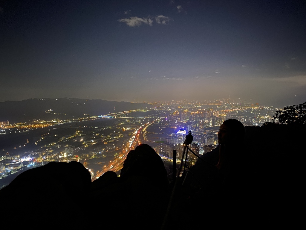 新北夜景推薦 三峽鳶山夜景 看夜景的好地方 越夜越美麗 丁小羽旅遊篇 國內外旅遊 休閒登山 女性健身 蔬食食記 減肥瘦身 丁小羽