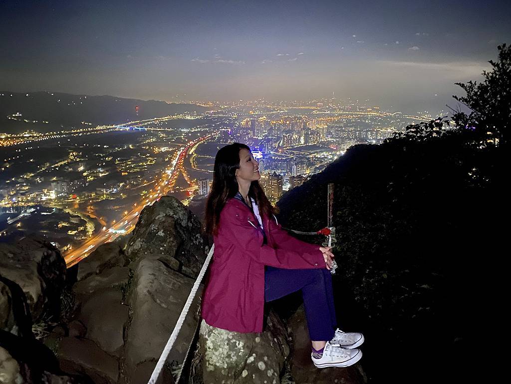 新北夜景推薦 三峽鳶山夜景 看夜景的好地方 越夜越美麗 丁小羽旅遊篇 國內外旅遊 休閒登山 女性健身 蔬食食記 減肥瘦身 丁小羽