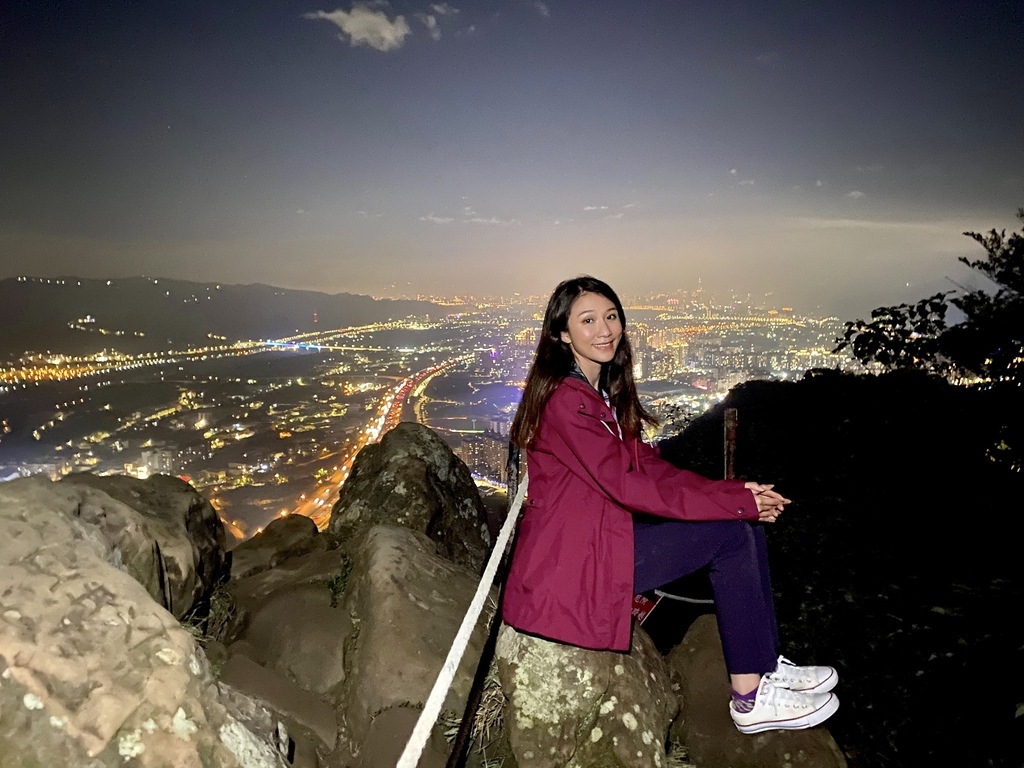 新北夜景推薦 三峽鳶山夜景 看夜景的好地方 越夜越美麗 丁小羽旅遊篇 國內外旅遊 休閒登山 女性健身 蔬食食記 減肥瘦身 丁小羽