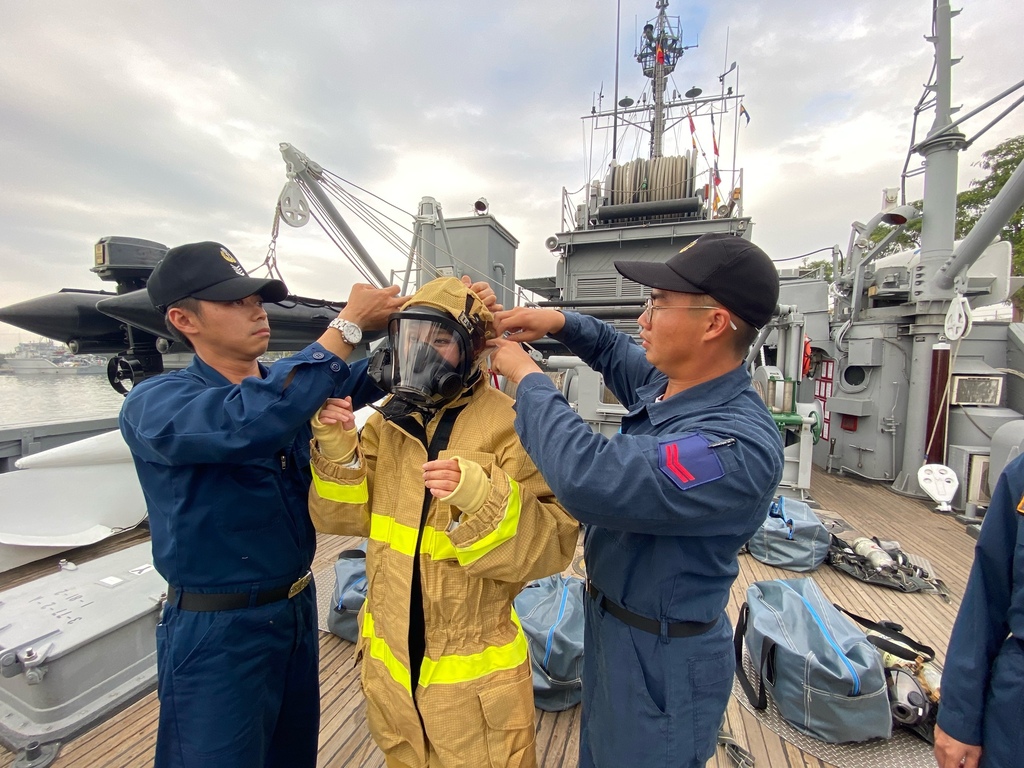 丁小羽主持「莒光園地」國軍戰力強-海軍192艦隊永陽軍艦！主持花絮