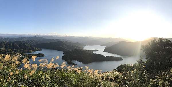 新北石碇景點 鱷魚島觀景平台 小格頭獅頭山 俯瞰鱷魚島的湖光景色 丁小羽旅遊篇 國內外旅遊 休閒登山 女性健身 蔬食食記 減肥瘦身 丁小羽 新北石碇景點 鱷魚島觀景平台 小格頭獅頭山 俯瞰鱷魚島的湖光景色 丁小羽旅遊篇 國內外旅遊 休閒登山 女性健身 蔬食食記 減肥瘦身 丁小羽