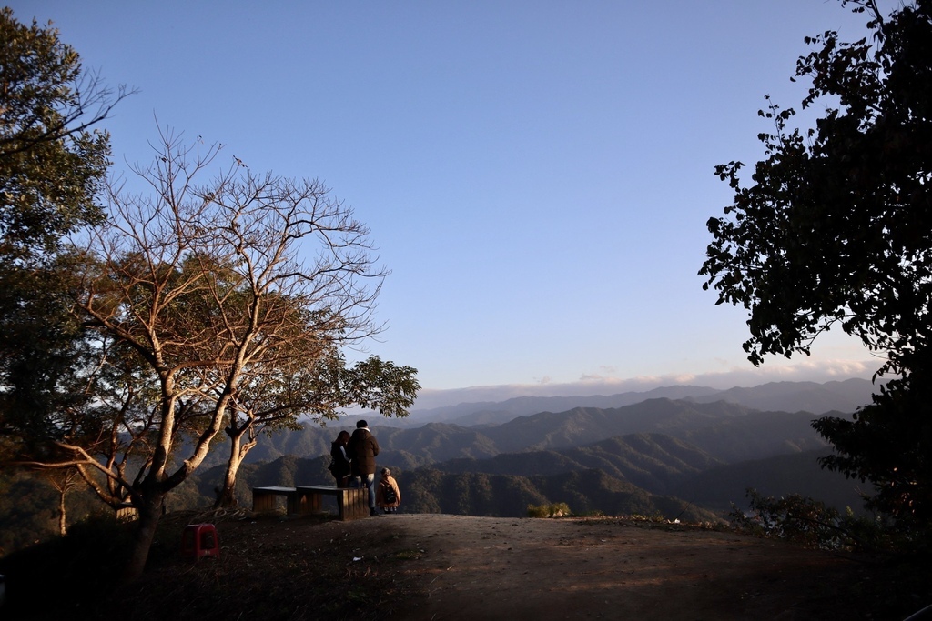 新北石碇景點-鱷魚島觀景平台(小格頭獅頭山)，俯瞰鱷魚島的湖光景色