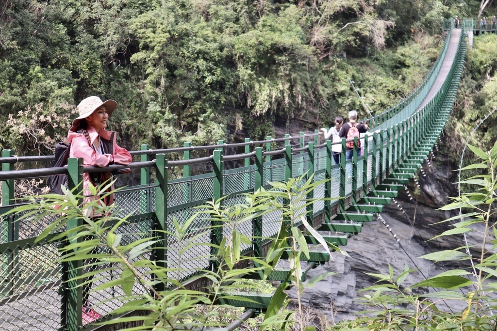 花蓮卓溪景點-走訪八通關古道東段(瓦拉米步道)，觀賞山風瀑布、欣賞山風吊橋