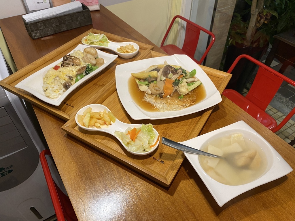 台北內湖蔬食餐廳-樂芙味蔬食料理，不僅食材美味，同時也是友善的親子餐廳