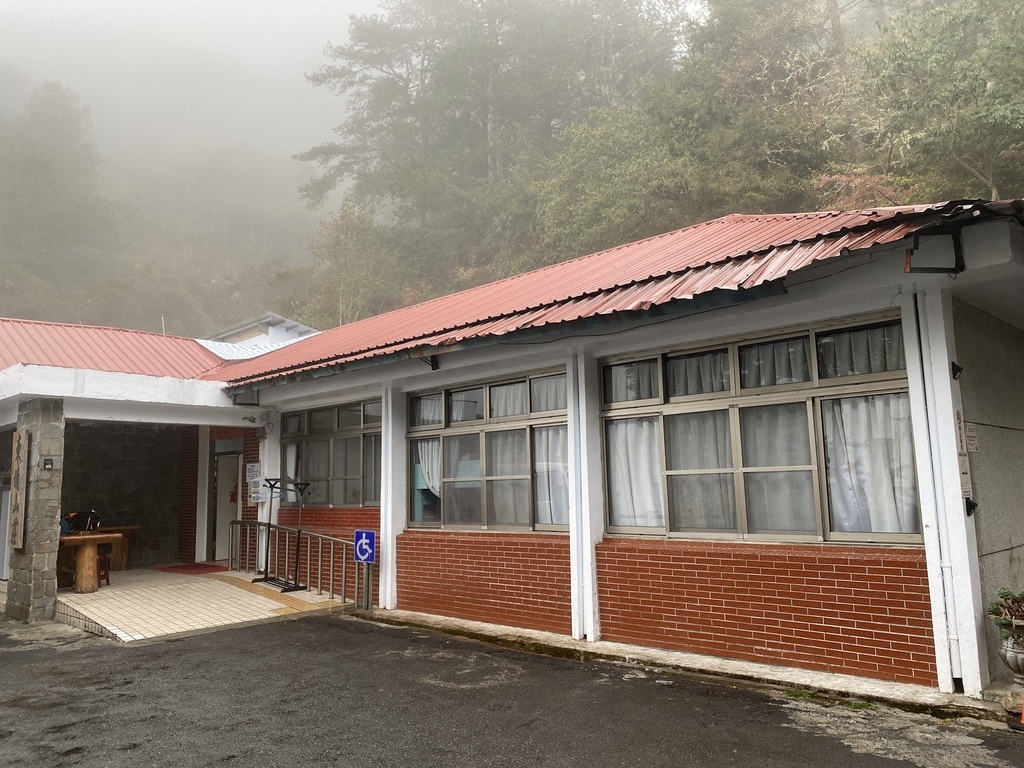 南投信義鄉住宿-讓丁小羽來開箱雲之端東埔山莊，玉山最高的民宿【