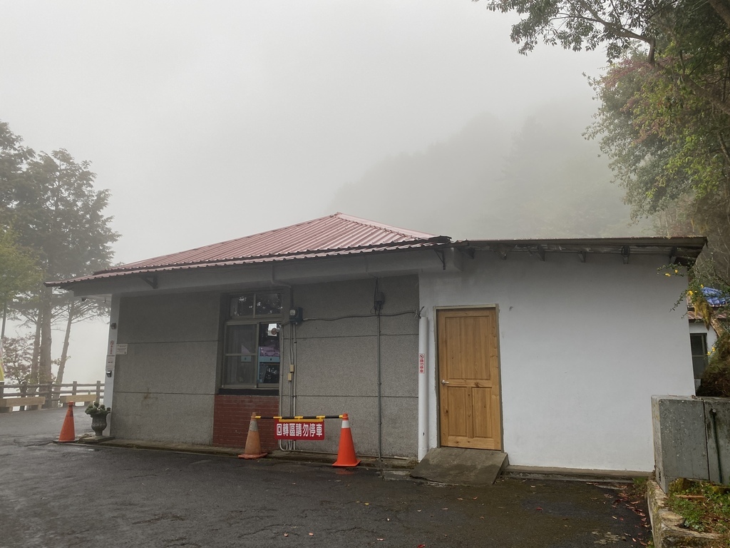 南投信義鄉住宿-讓丁小羽來開箱雲之端東埔山莊，玉山最高的民宿【