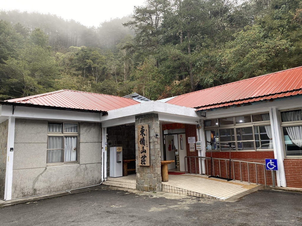 南投信義鄉住宿-讓丁小羽來開箱雲之端東埔山莊，玉山最高的民宿【