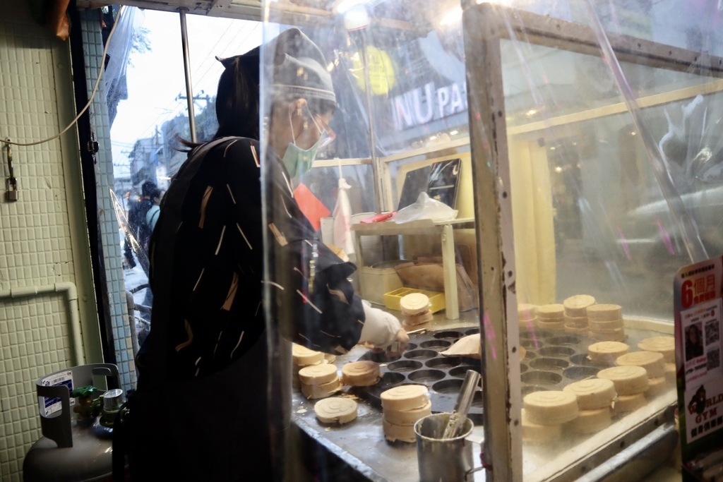 必吃的花蓮美食之一-老連車輪餅，給你豐富的餡料加脆皮的酥脆口感