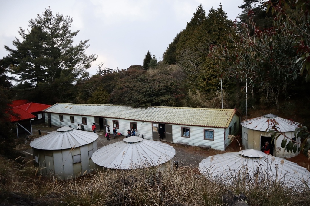 台灣百岳住宿-九九山莊-登大霸尖山一定會停靠的休息充電站【丁小羽登山篇】