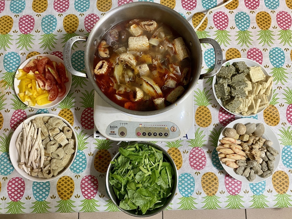 在家自己煮好吃的素食麻辣鍋-丁小羽開箱「炸彈摔四川麻辣鍋底」