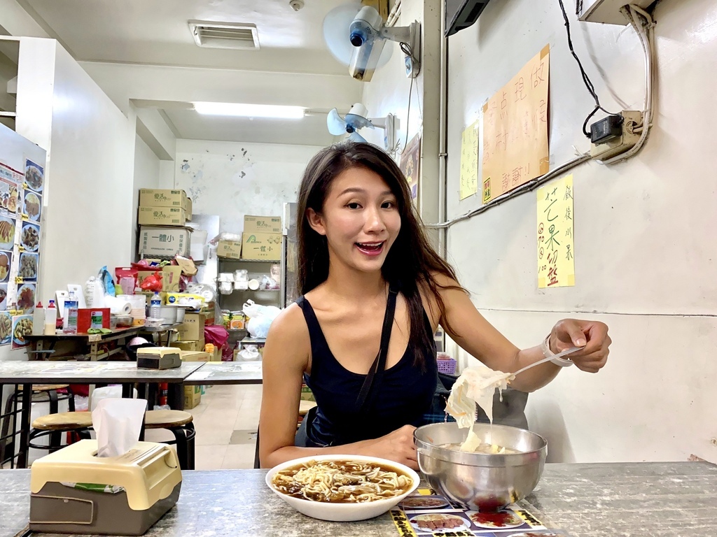 台南中西區美食-過客亭葷食素食蛋包飯專賣店，小羽帶你去吃好吃的素食蛋包飯