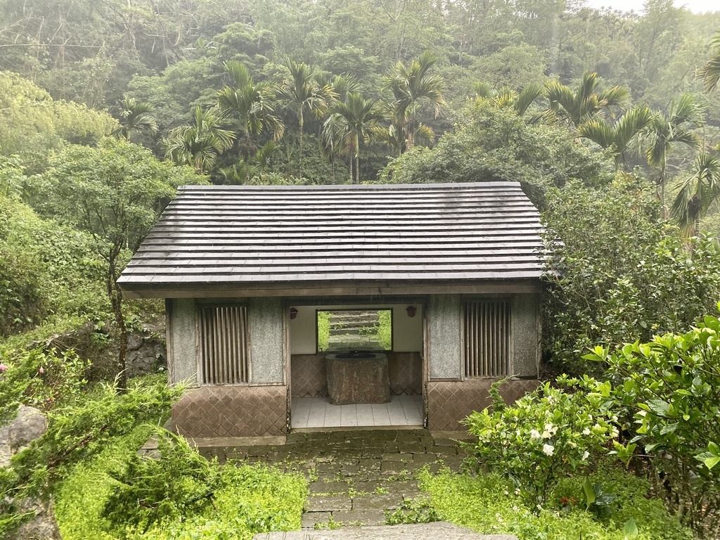 嘉義梅山景點-丁小羽帶你去竹坑溪步道裡的『龍宮瀑布』