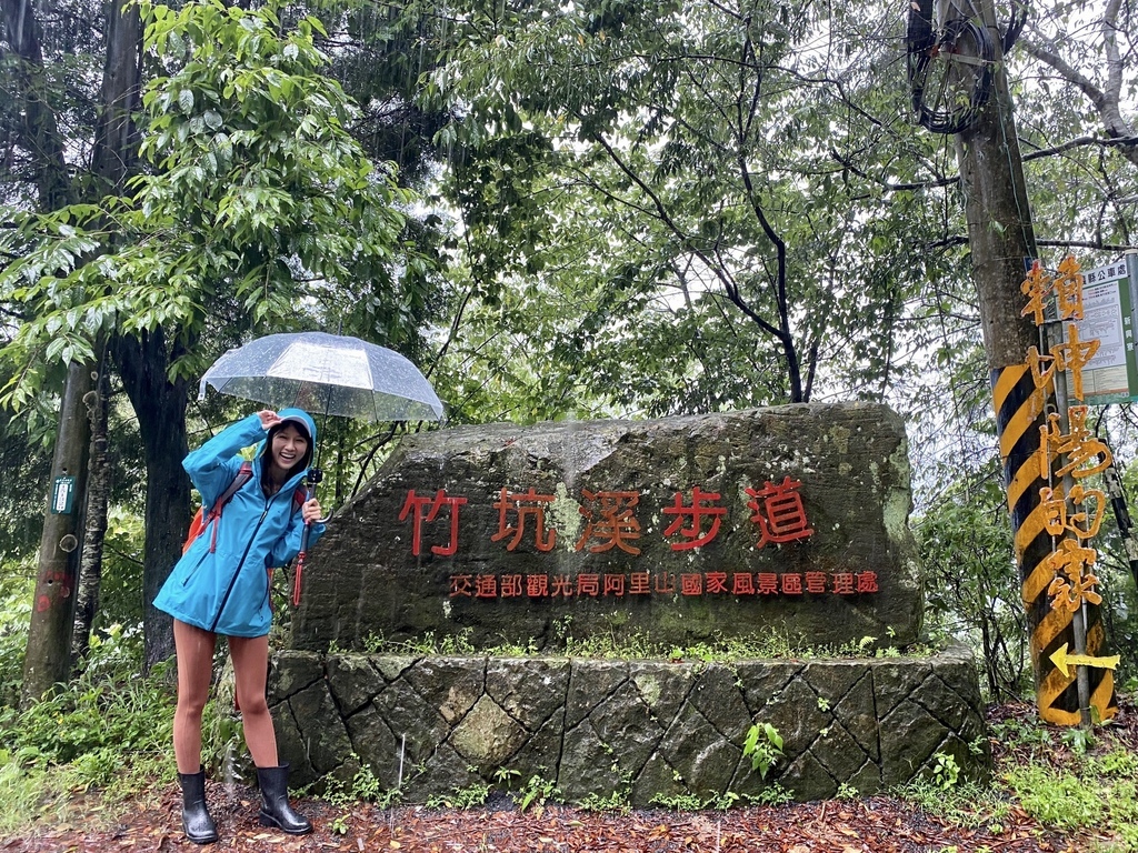 嘉義梅山景點-出發竹坑溪步道，走過巨石岩壁，欣賞龍宮瀑布及生毛樹瀑布