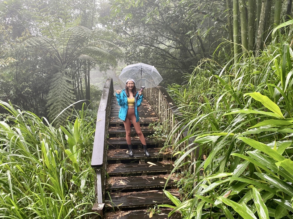 嘉義梅山景點-出發竹坑溪步道，走過巨石岩壁，欣賞龍宮瀑布及生毛樹瀑布