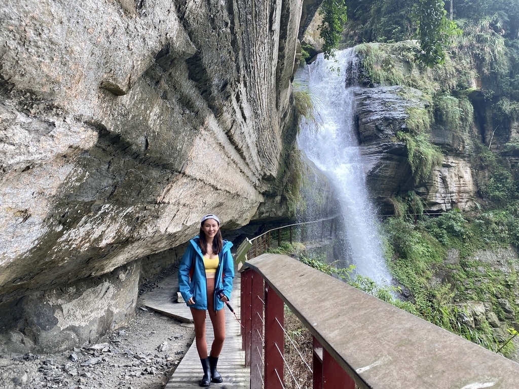 嘉義梅山景點-出發竹坑溪步道，走過巨石岩壁，欣賞龍宮瀑布及生毛樹瀑布