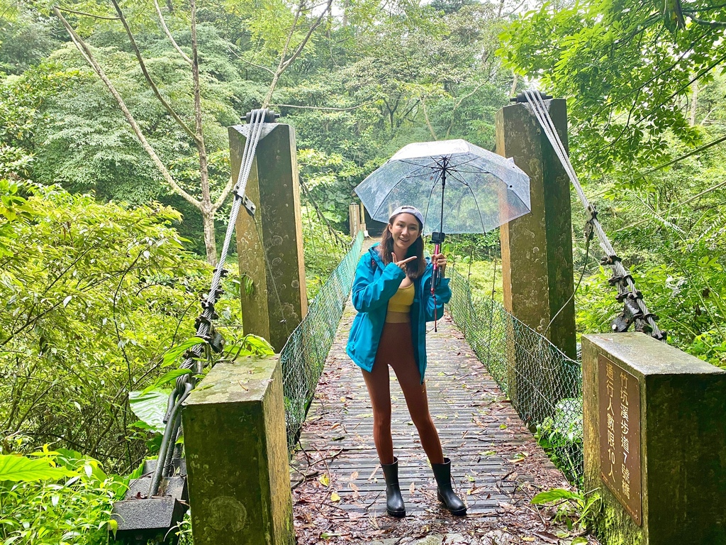 嘉義梅山景點-出發竹坑溪步道，走過巨石岩壁，欣賞龍宮瀑布及生毛樹瀑布