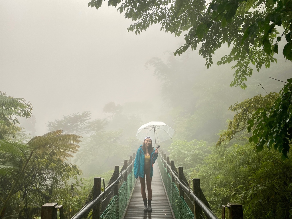 嘉義梅山景點-出發竹坑溪步道，走過巨石岩壁，欣賞龍宮瀑布及生毛樹瀑布