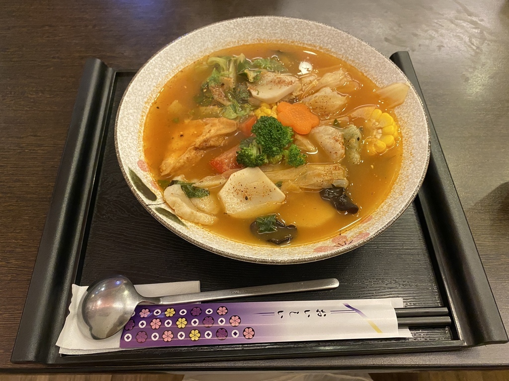 丁小羽帶你去台北內湖吃素食！珍禾素食東湖店，無肉也可以很美味