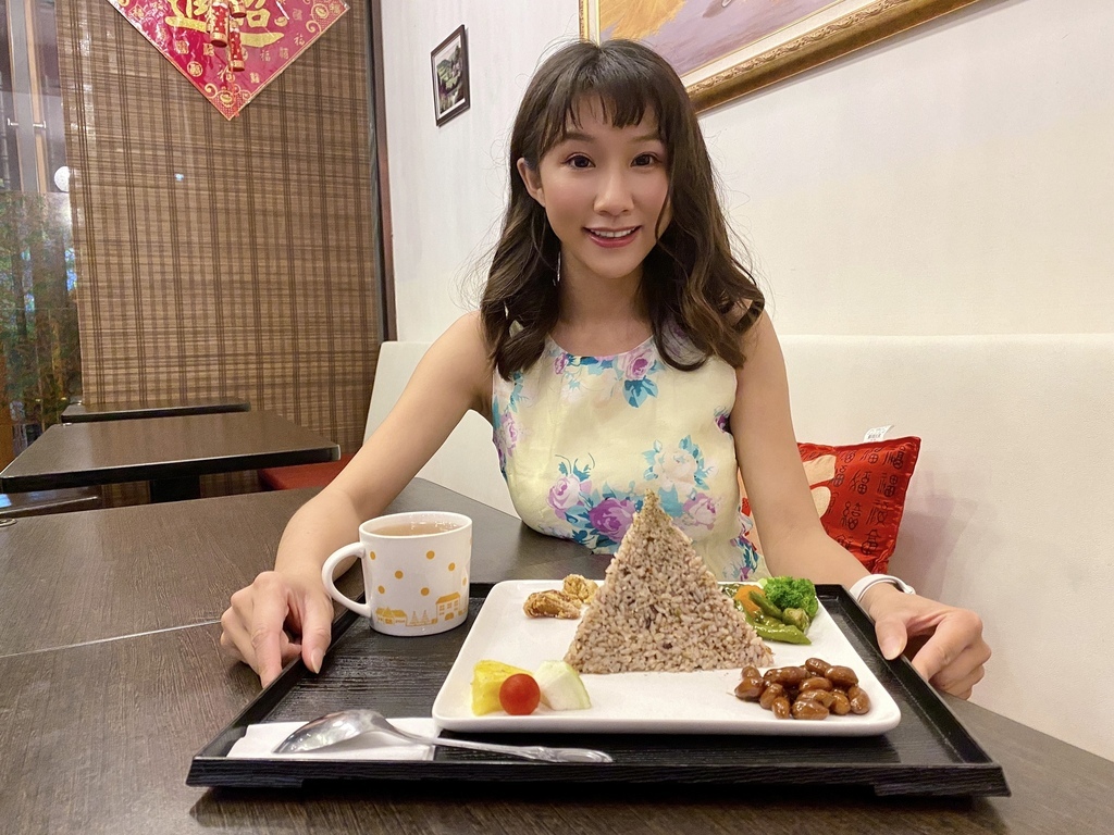 丁小羽帶你去台北內湖吃素食！珍禾素食東湖店，無肉也可以很美味