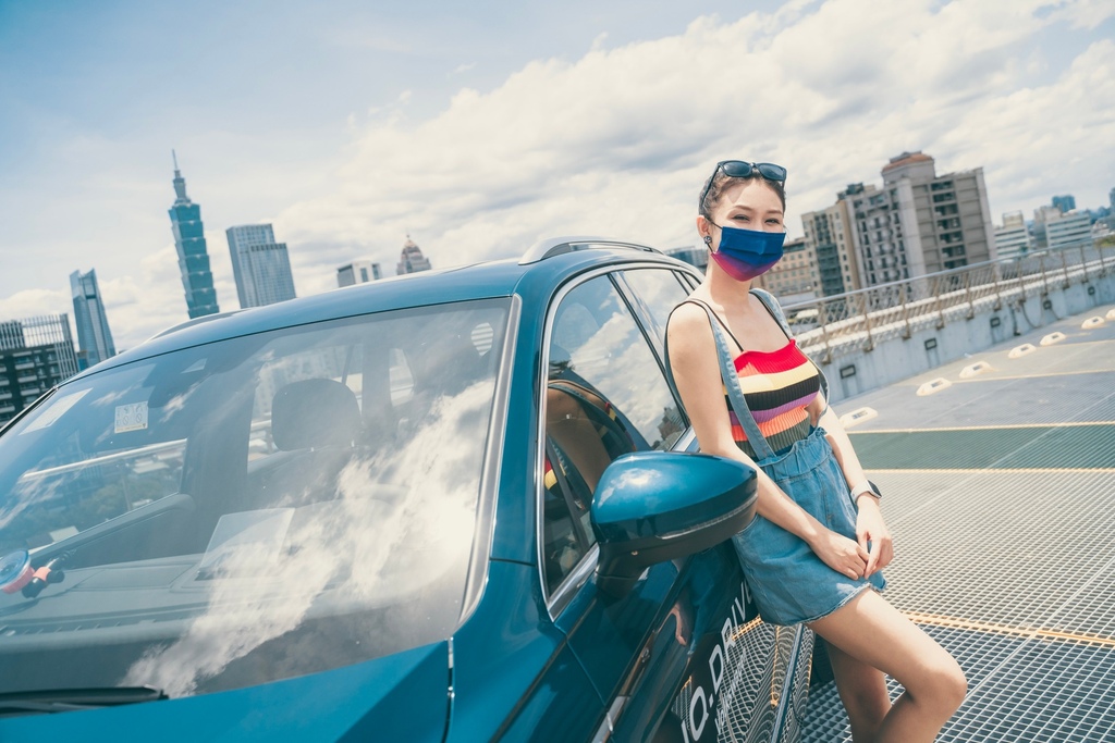 台北松山區的攝影景點-丁小羽開箱台北市八德立體停車場的頂樓！商業攝影、網拍、街拍都適合！