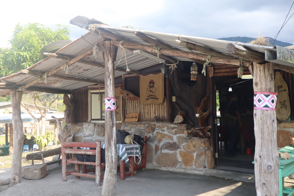 出發巴萬角部落露營區、品嘗原住民風味餐、手工藝體驗、在SIS咖啡喝下午茶