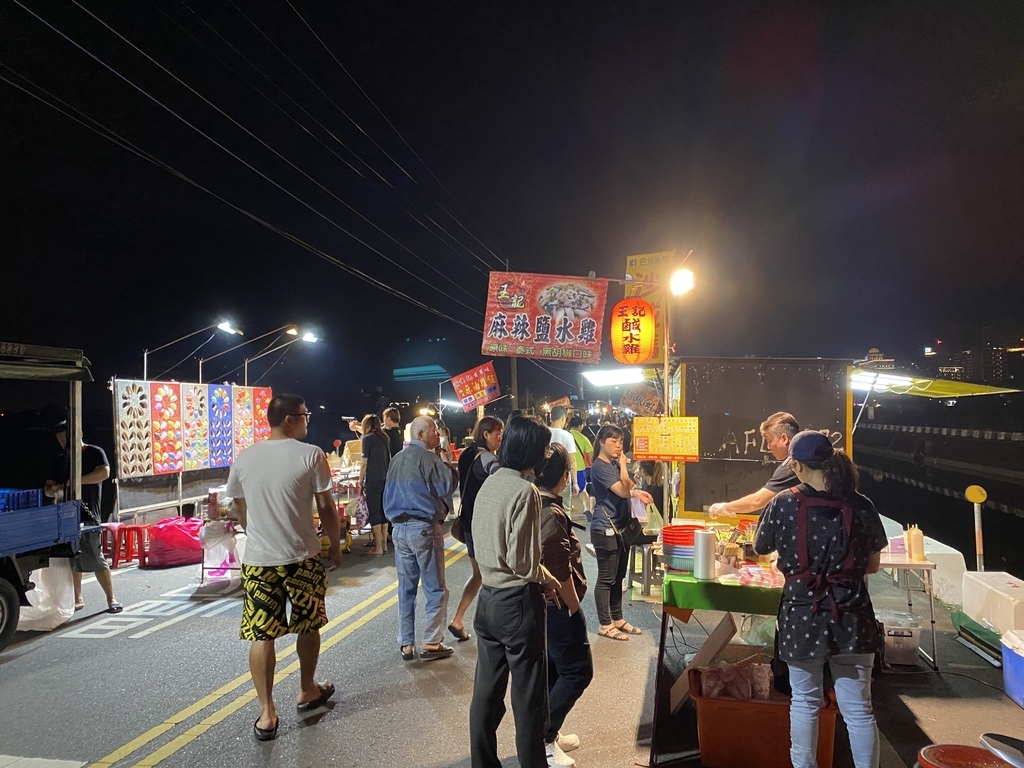 每週日限定的礁溪溫泉夜市,出站就能逛!一起跟丁小羽來看看 每週日限定的礁溪溫泉夜市,出站就能逛!一起跟丁小羽來看看