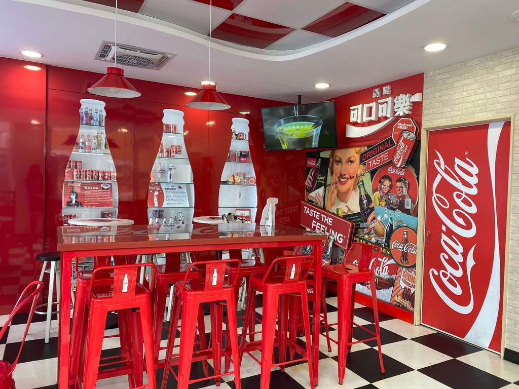 台北松山景點-走入7-ELEVEN威京門市,就像來到可口可樂博物館,丁小羽帶你去一探究竟 台北松山景點-走入7-ELEVEN威京門市,就像來到可口可樂博物館,丁小羽帶你去一探究竟