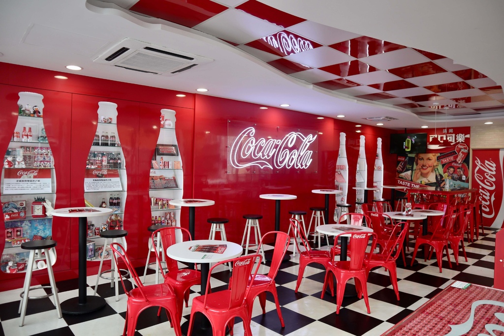 台北松山景點-走入7-ELEVEN威京門市,就像來到可口可樂博物館,丁小羽帶你去一探究竟 台北松山景點-走入7-ELEVEN威京門市,就像來到可口可樂博物館,丁小羽帶你去一探究竟