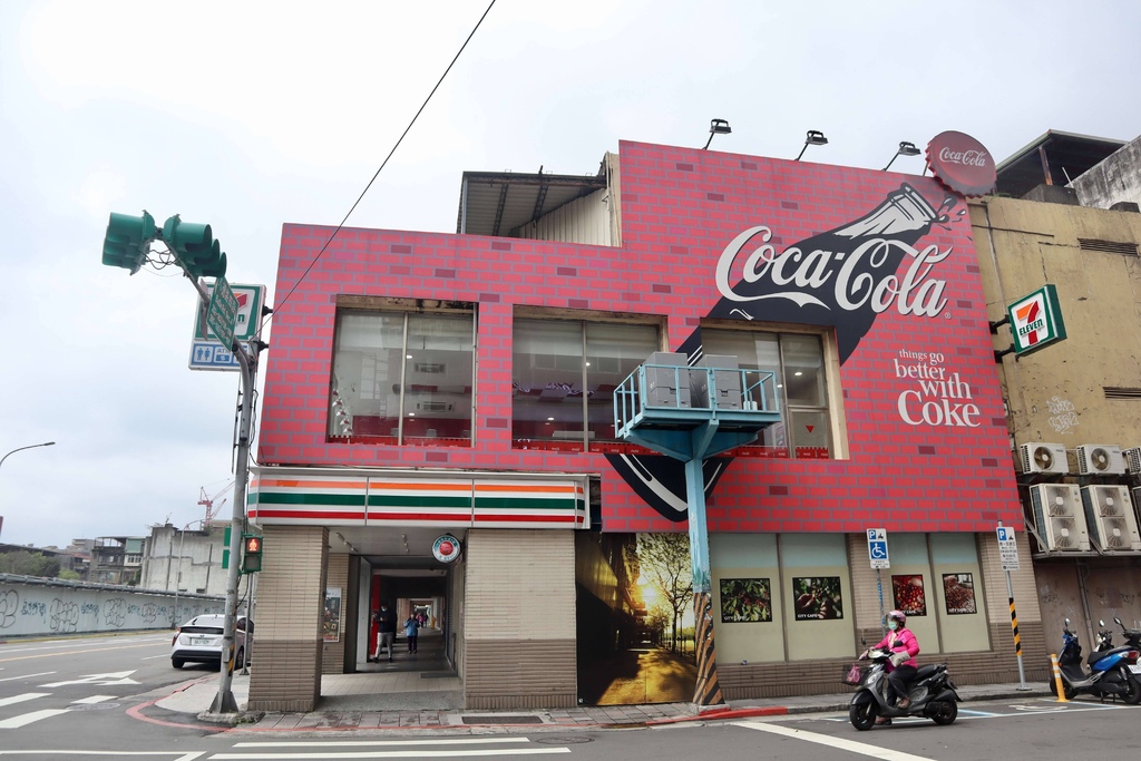 台北松山景點-走入7-ELEVEN威京門市,就像來到可口可樂博物館,丁小羽帶你去一探究竟 台北松山景點-走入7-ELEVEN威京門市,就像來到可口可樂博物館,丁小羽帶你去一探究竟