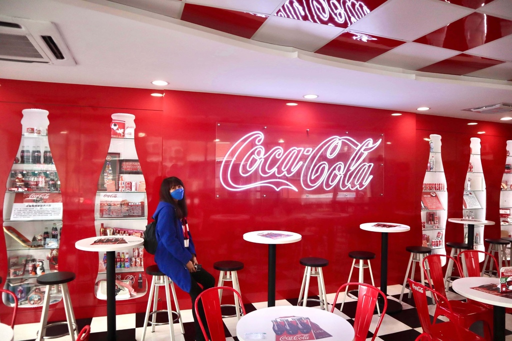 台北松山景點-走入7-ELEVEN威京門市,就像來到可口可樂博物館,丁小羽帶你去一探究竟 台北松山景點-走入7-ELEVEN威京門市,就像來到可口可樂博物館,丁小羽帶你去一探究竟