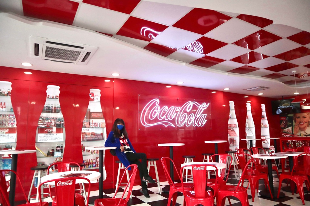 台北松山景點-走入7-ELEVEN威京門市,就像來到可口可樂博物館,丁小羽帶你去一探究竟 台北松山景點-走入7-ELEVEN威京門市,就像來到可口可樂博物館,丁小羽帶你去一探究竟